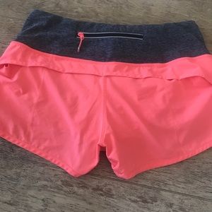 Lulu Lemon Speed Up Short 2.5”